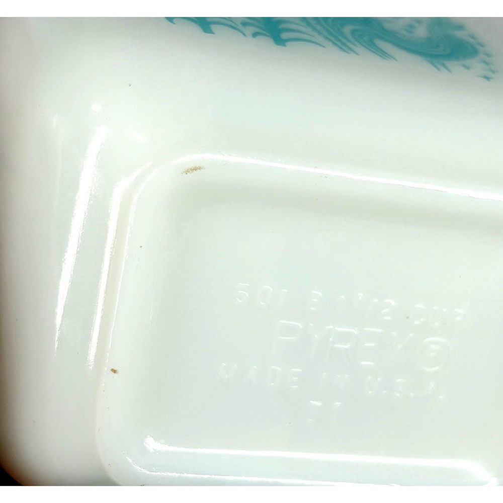 Vintage Pyrex Amish Butterprint  Refrigerator Dish 501B w/ Lid  1 1/2 Cups - Picture 10 of 10